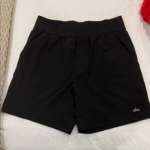 ALO Yoga Men's Black Athletic Shorts
